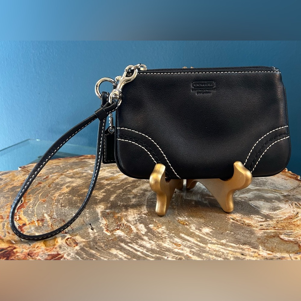 Vintage COACH Soft Pebble Leather Collection Small Black Wristlet EUC - Picture 15 of 16